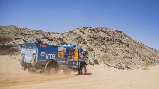 Vaidotas Zala sorprende en la primera etapa; Alonso cede 15 minutos