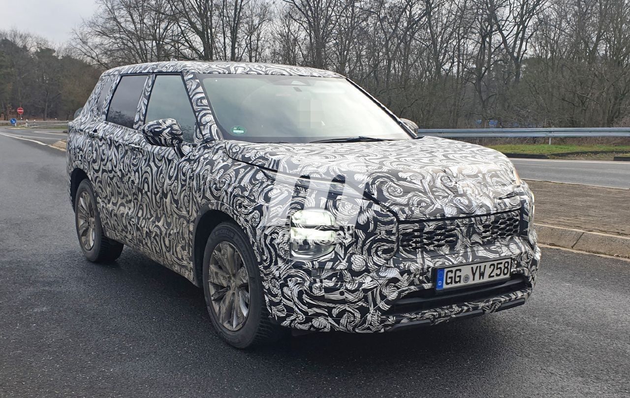 Nuevas fotos espía de la cuarta generación del Mitsubishi Outlander, que llega en 2021