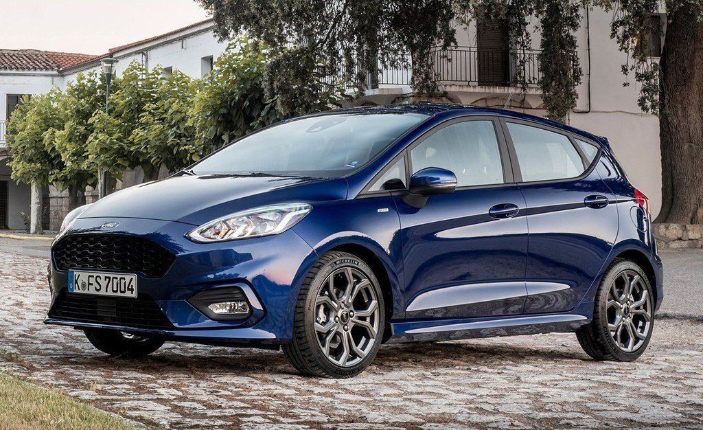 Reino Unido - Diciembre 2019: Ford es la reina con el Fiesta