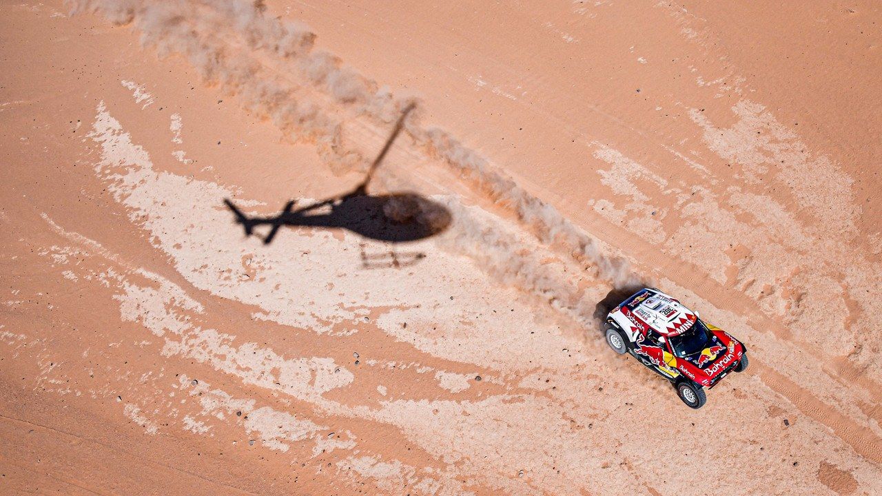 Peterhansel puede con Al-Attiyah en un día difícil para Carlos Sainz