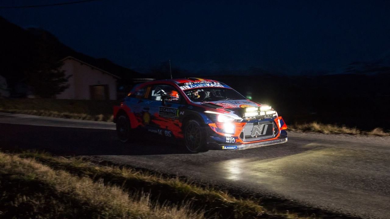 Thierry Neuville pone la magia en la noche del Rally de Montecarlo