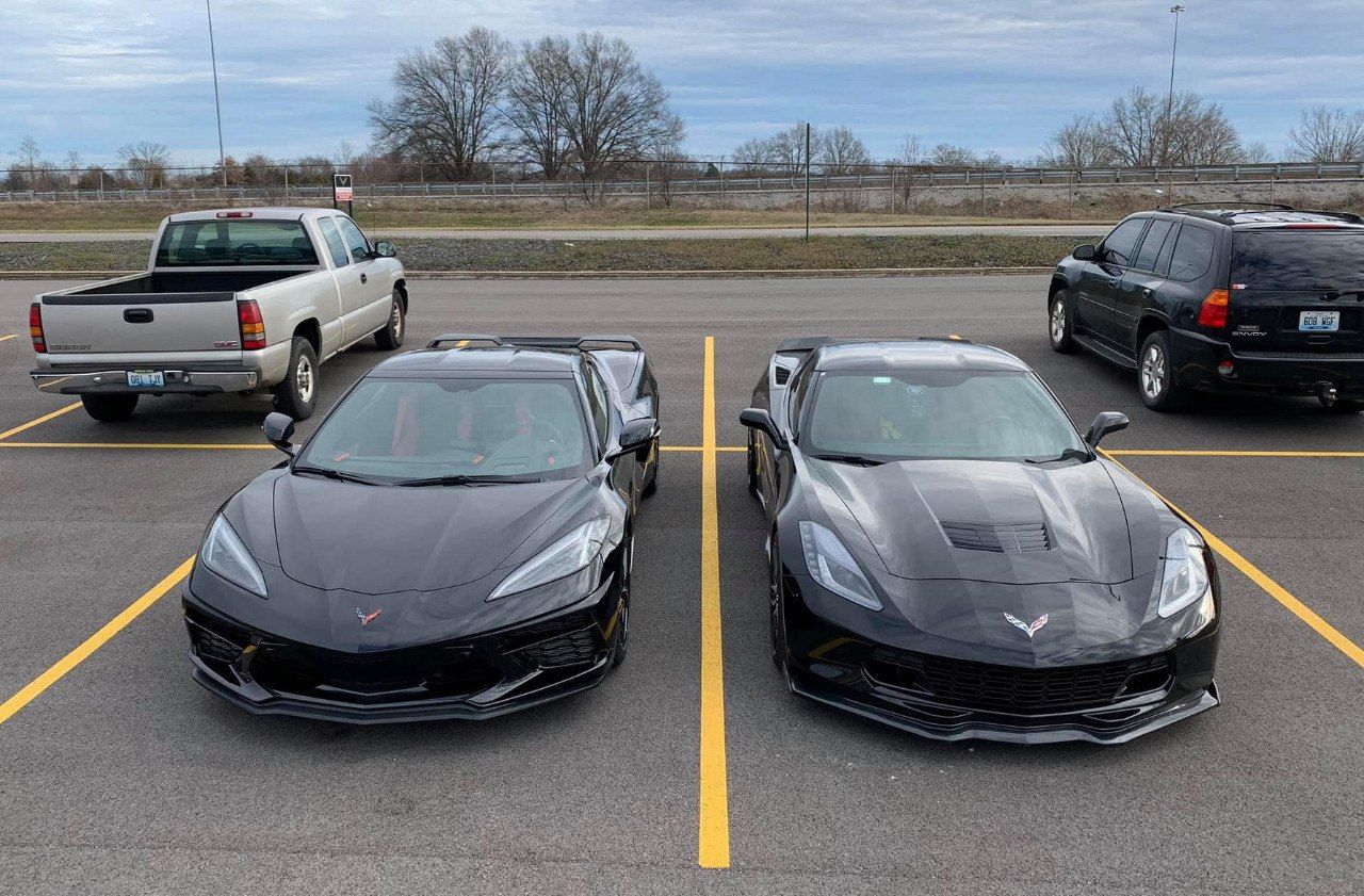 El nuevo Chevrolet Corvette C8 junto al Corvette C7 [comparativa visual]