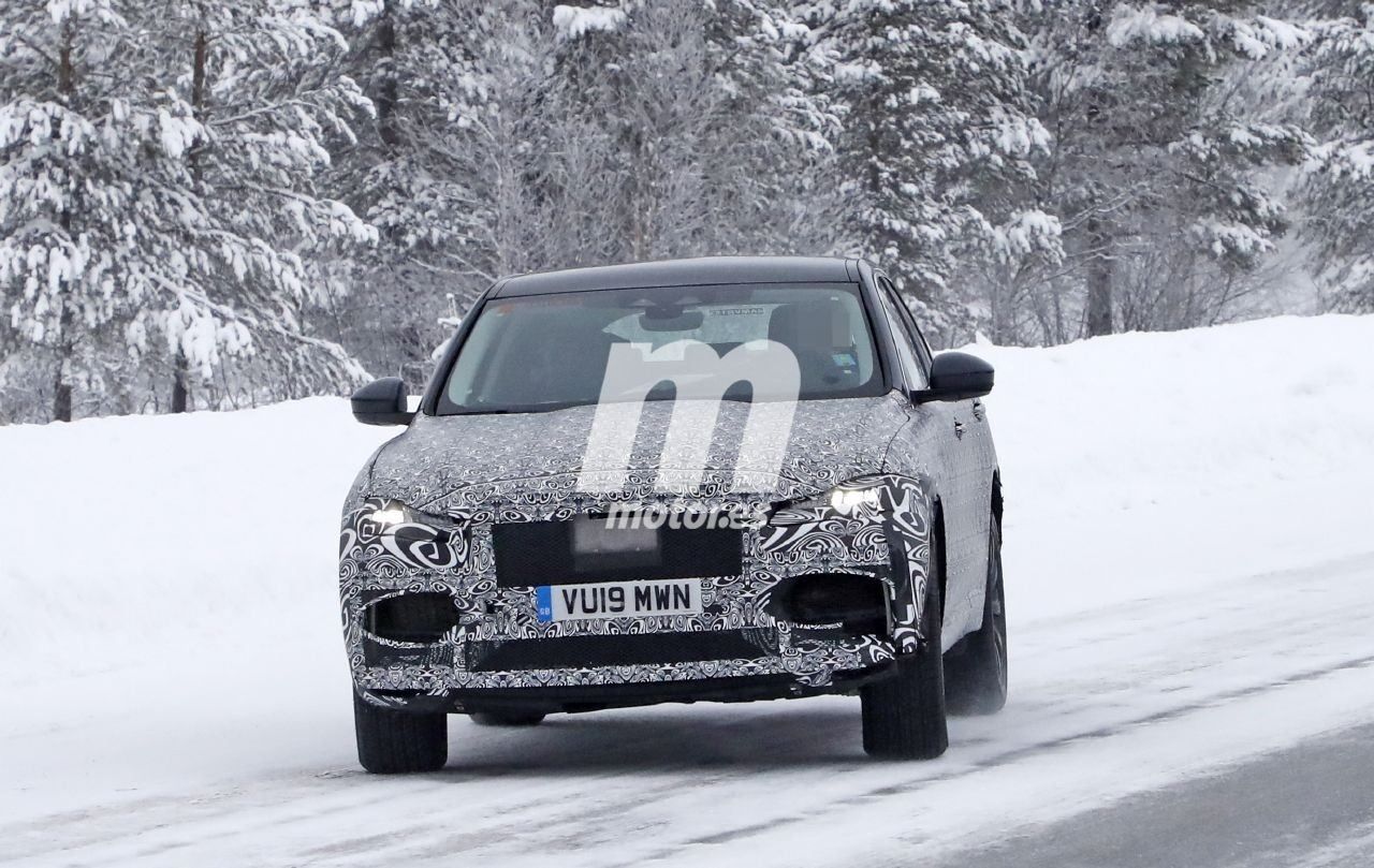 El Jaguar F-PACE Facelift 2021, cazado nuevamente en las pruebas de invierno