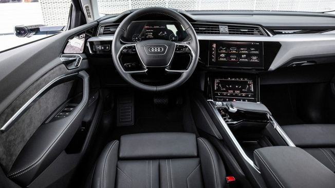 Audi e-tron - interior