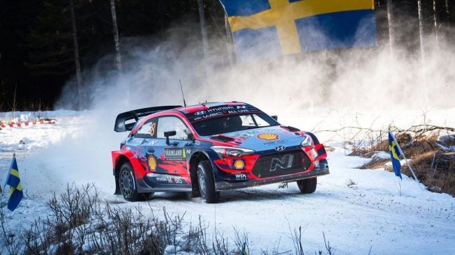 Elfyn Evans pone la directa en la segunda etapa del Rally de Suecia