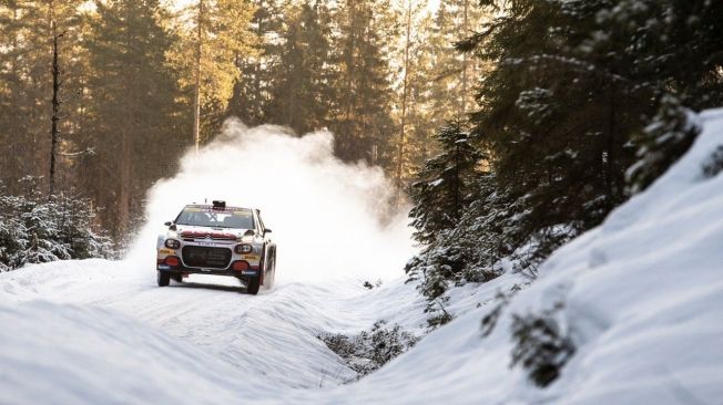 Elfyn Evans pone la directa en la segunda etapa del Rally de Suecia