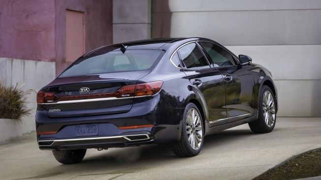 Kia Cadenza 2020 - posterior