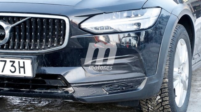 Volvo V90 Cross Country 2021 - foto espía frontal