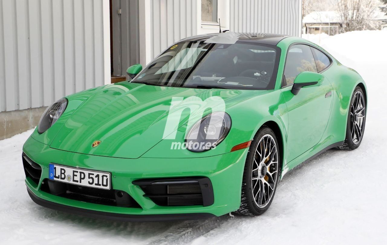 El nuevo Porsche 911 992 GTS Coupé luce sin camuflaje en las pruebas de invierno