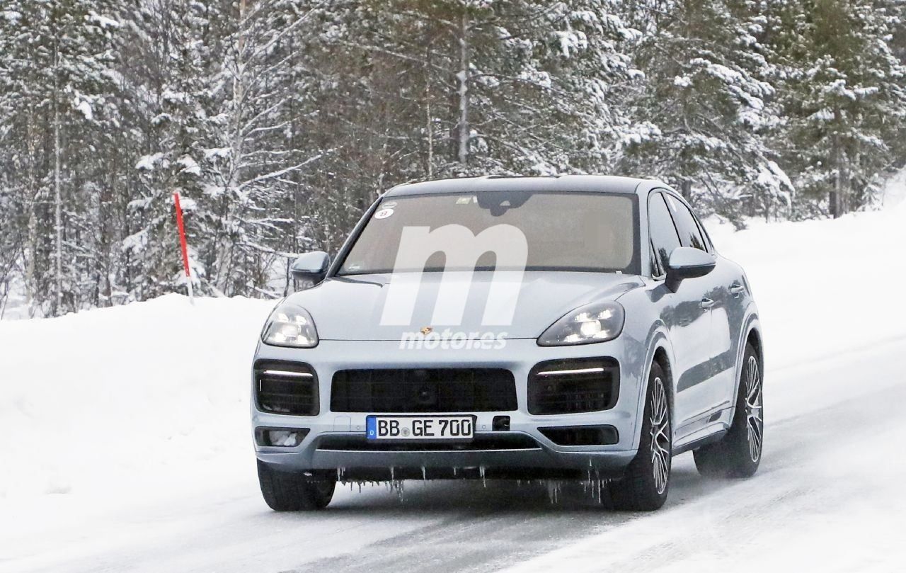 Los prototipos del Porsche Cayenne Coupé Turbo GT vuelven a posar en fotos espía