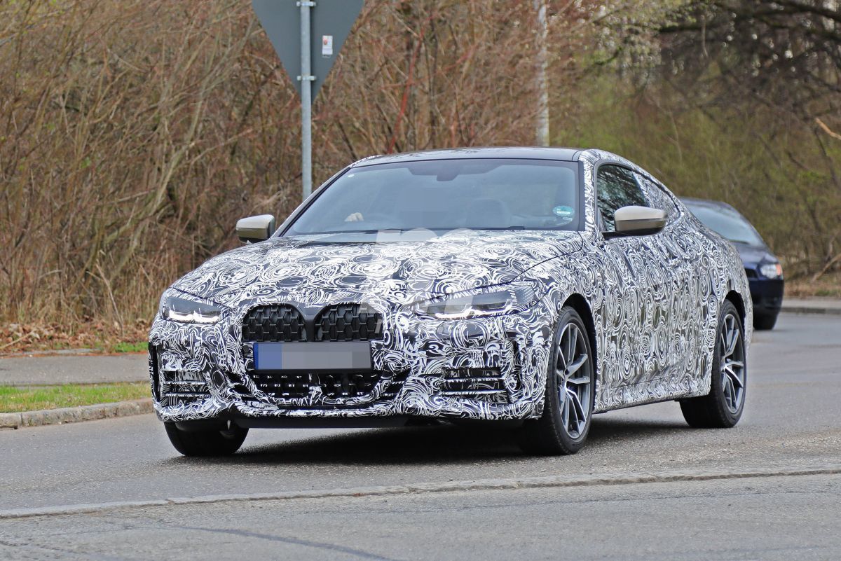 Los prototipos del BMW Serie 4 Coupé pierden camuflaje y muestran su polémica parrilla