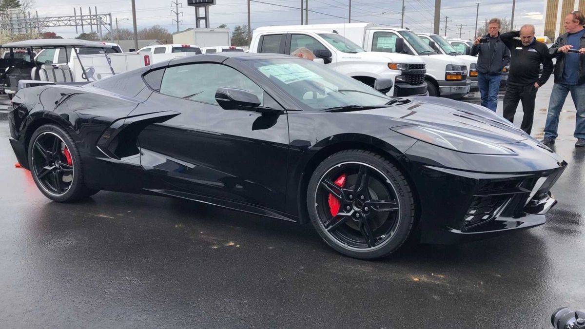 Los Chevrolet Corvette C8 #001 y #002 llegan al concesionario [vídeo]