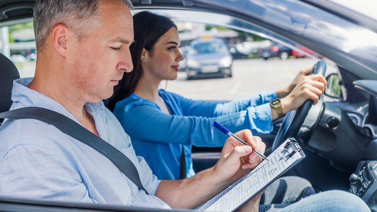 La DGT cancela los exámenes de conducir en Madrid, La Rioja y Álava