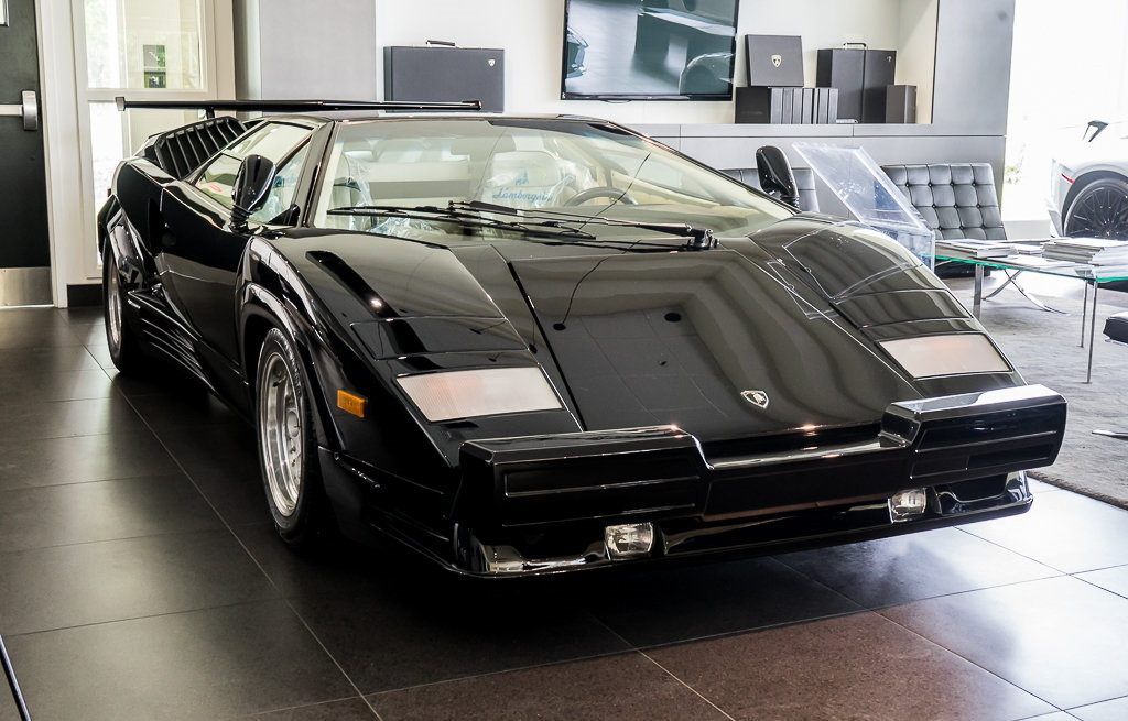 Aparece en Canadá un Lamborghini Countach 25th Anniversary a estrenar