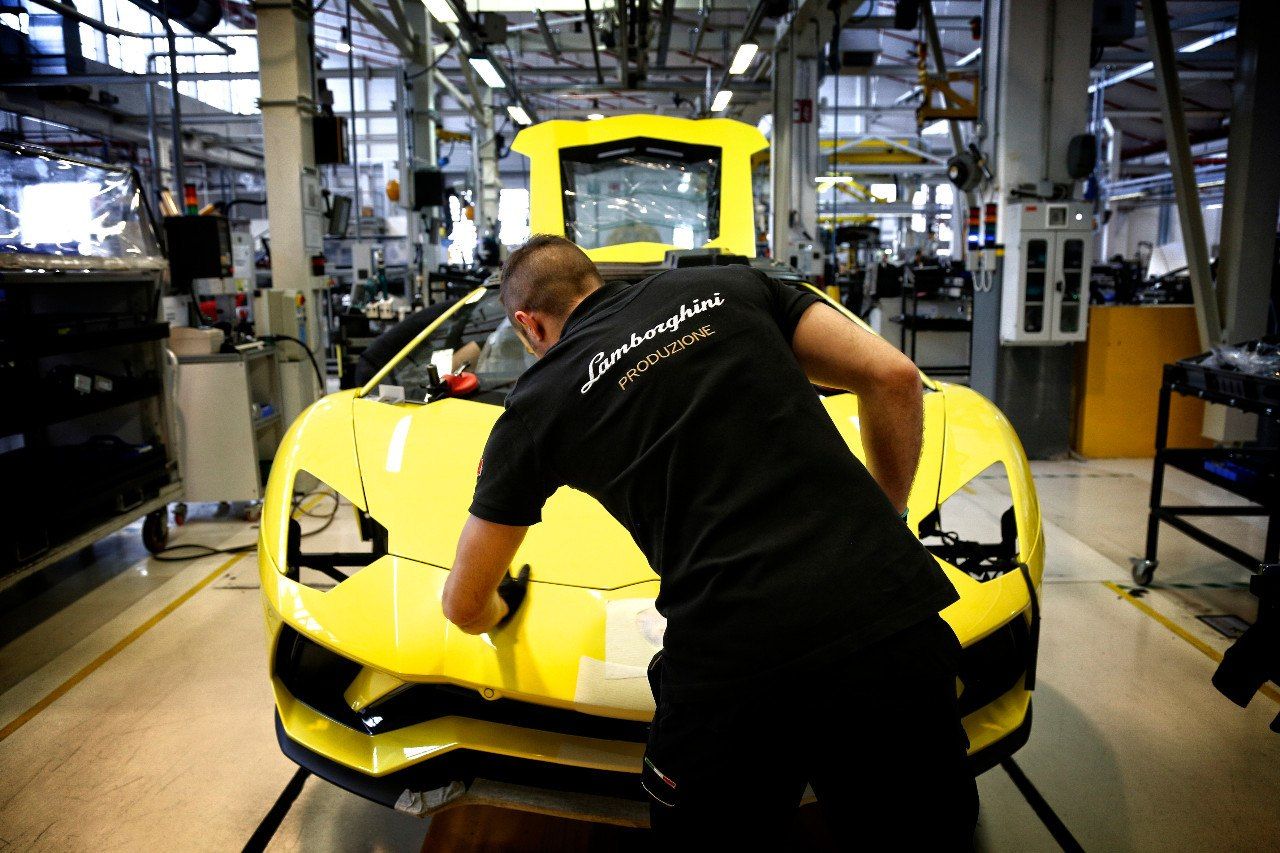 Lamborghini cierra su factoría italiana por el coronavirus