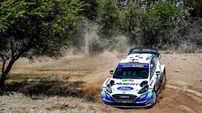 Sébastien Ogier aprieta los dientes en el inicio del Rally de México