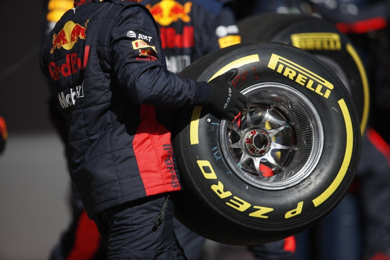 Pirelli avisa: usar neumáticos de 2019 conlleva «mayor degradación y presiones altas»