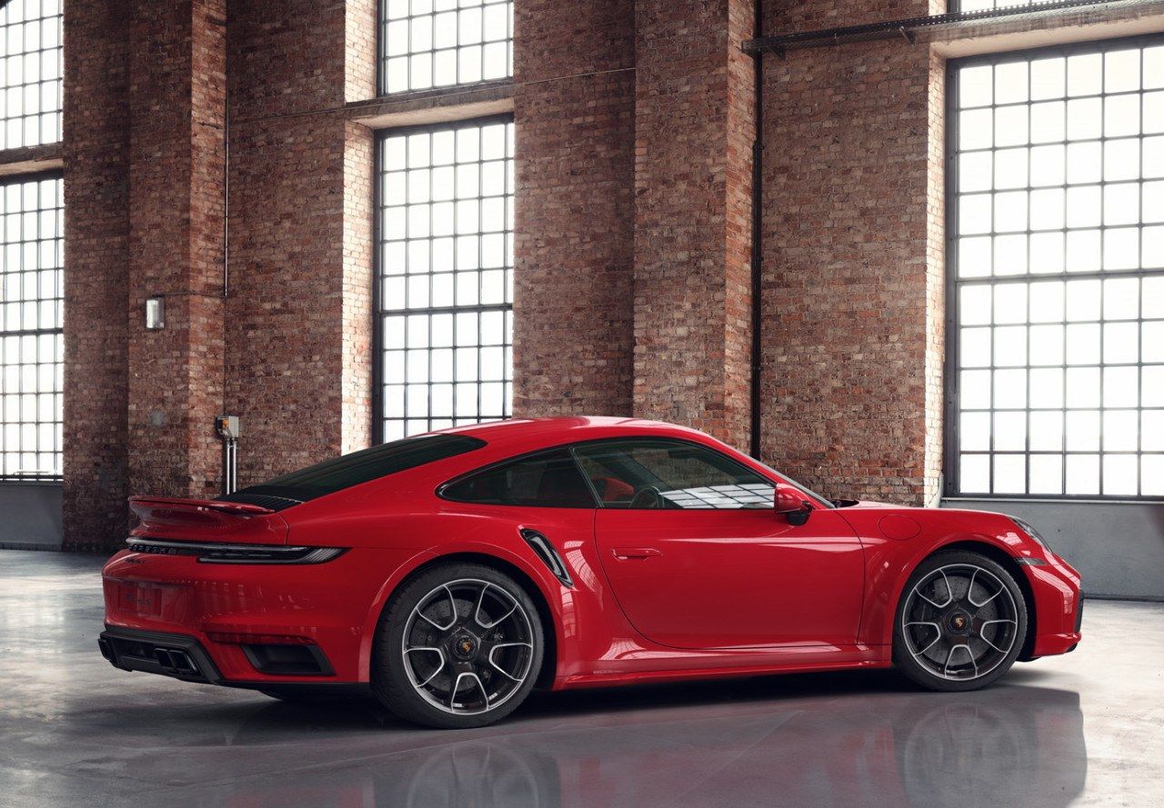 El Porsche 911 Turbo S más deportivo con unos toques de Porsche Exclusive