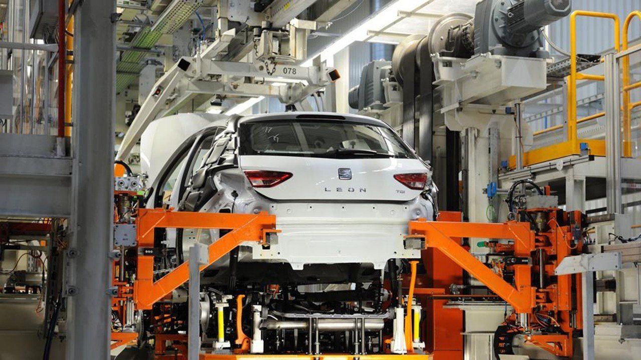 SEAT detendrá la producción de coches en su fábrica de Martorell por el coronavirus