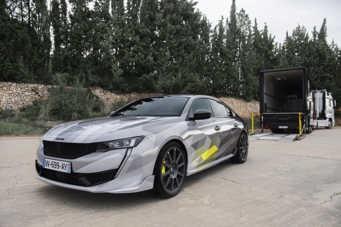 El nuevo Peugeot 508 Sport Engineered se traslada para posar en el trazado de Terramar