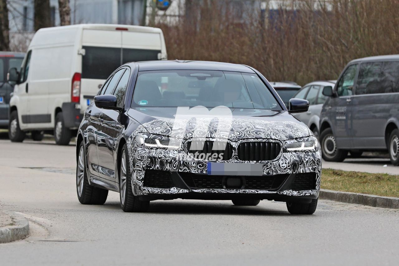 El facelift de los BMW Serie 5 y Serie 5 Touring dejan ver parte del nuevo diseño frontal