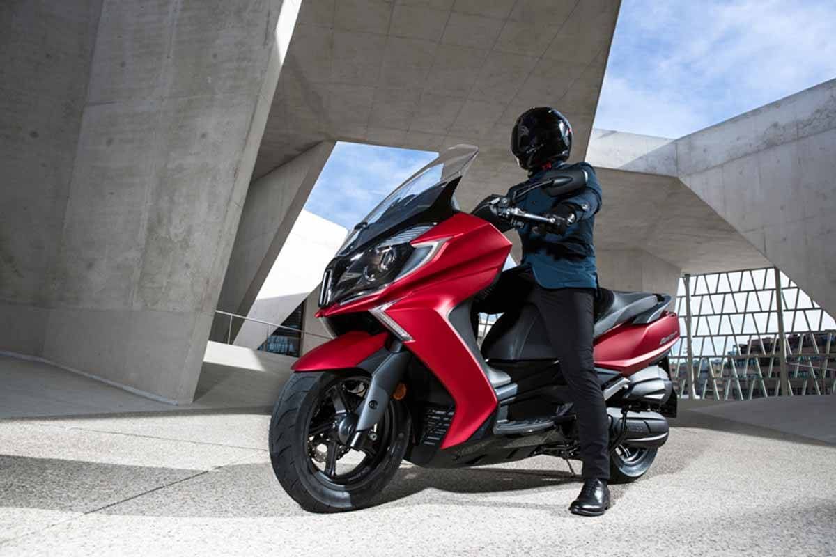 ¿Puedo conducir moto con el carnet de coche? ¿cuándo y cuáles?