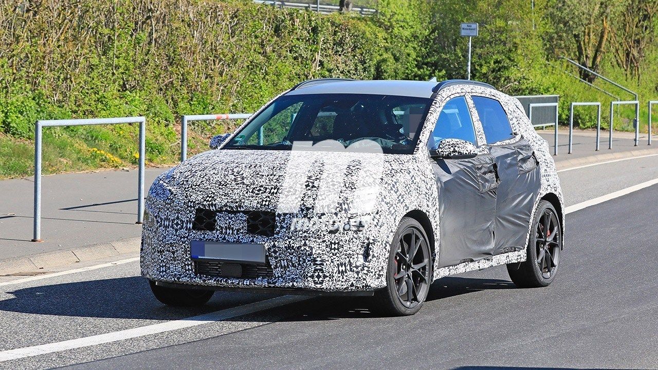 El esperado Hyundai Kona N pierde camuflaje en estas nuevas fotos espía