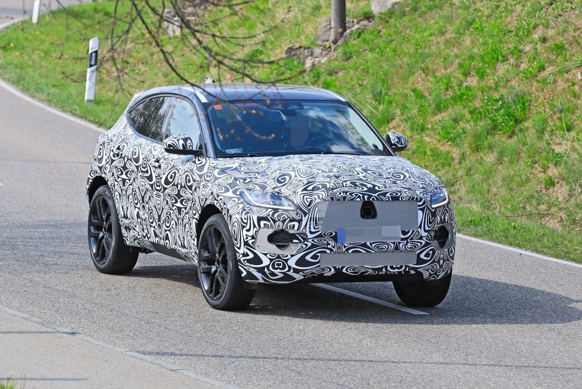 El Jaguar E-Pace facelift cazado de nuevo en Europa