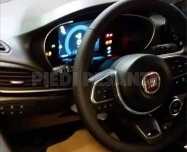 Fiat Tipo Cross - foto espía interior