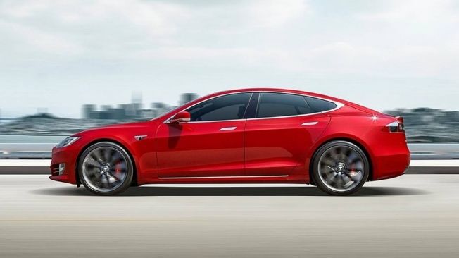 Tesla Model S - lateral