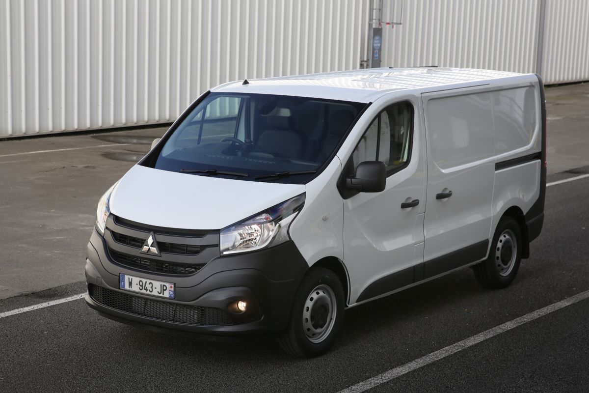 Mitsubishi Express, llega a Australia una versión relogotipada del Renault Trafic