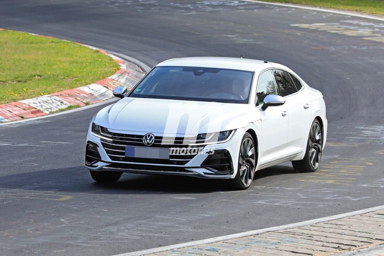 Los prototipos del nuevo Volkswagen Arteon R 2021 se trasladan al circuito de Nürburgring