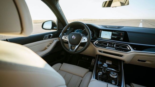 Alpina XB7 - interior