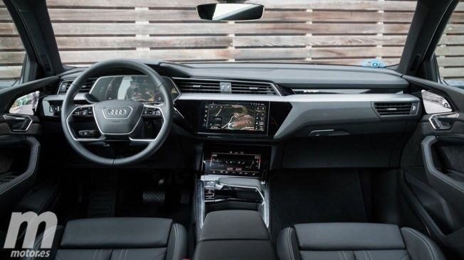 Audi e-tron - interior