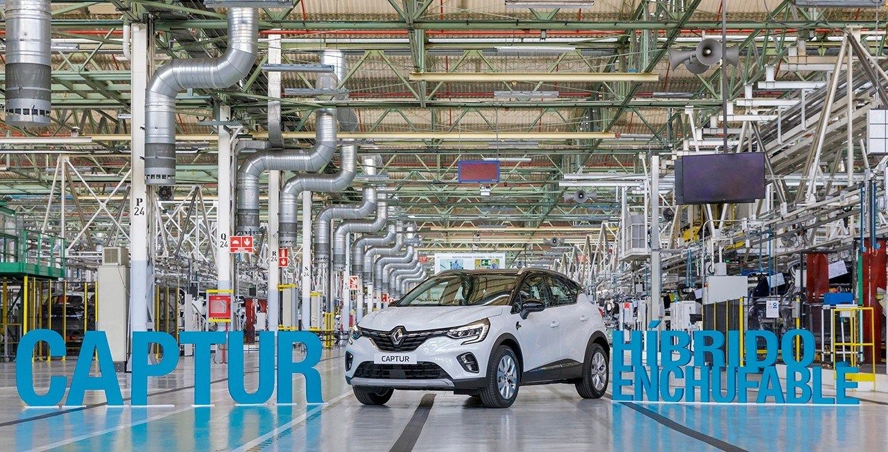 El nuevo Captur E-TECH, primer híbrido enchufable de Renault, entra en producción