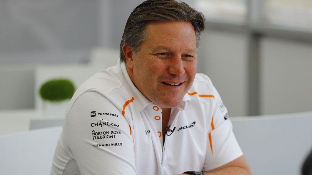 Zak Brown ironiza a costa de Horner: «Si quieren ayudar, que regalen sus coches»