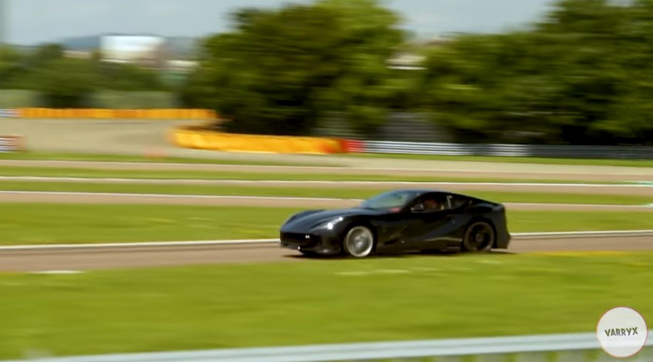 La versión potenciada del Ferrari 812 ya rueda en Fiorano [vídeo]