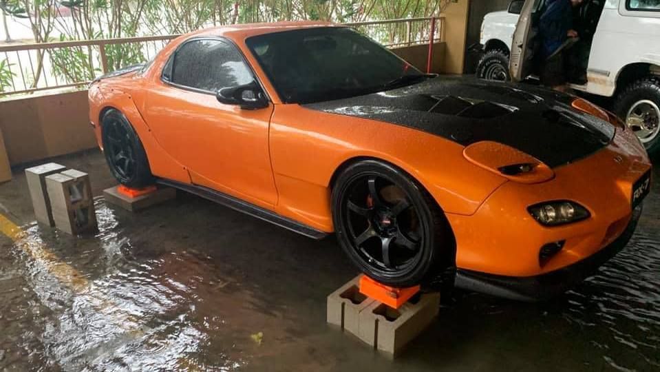 La historia del buen samaritano que evitó que un precioso Mazda RX-7 FD se ahogase