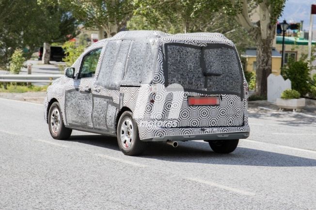 Renault Kangoo VP 2021 - foto espía posterior