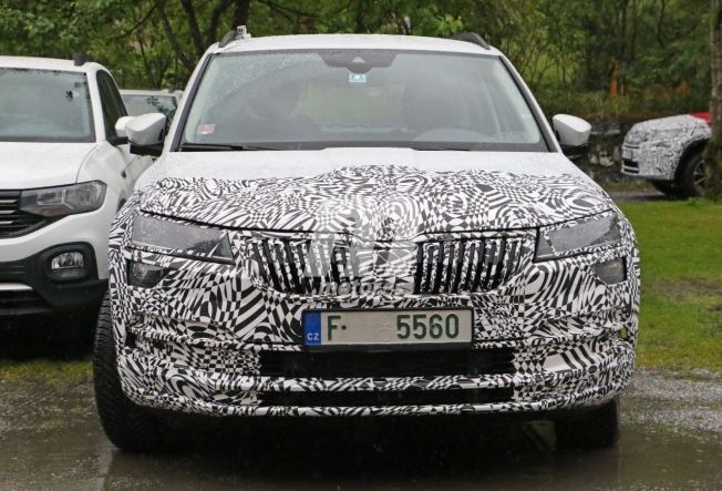 Skoda Karoq 2021 - foto espía frontal