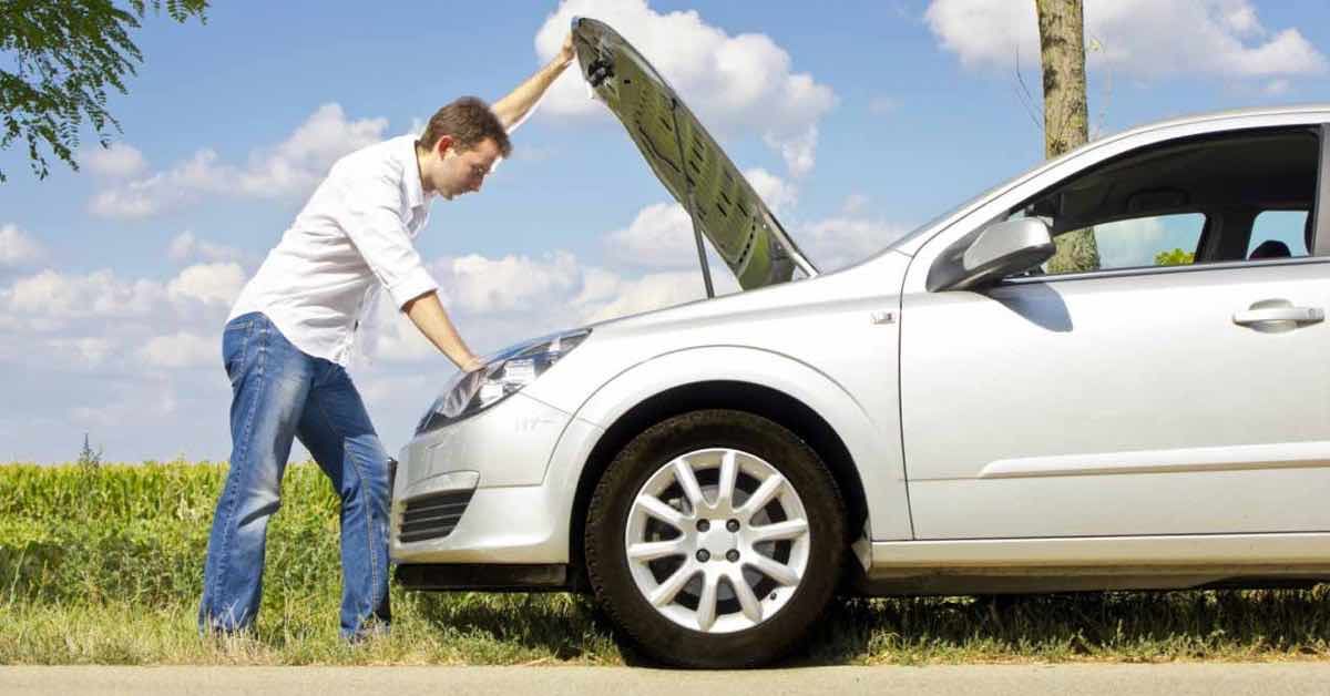 Mi coche hace un ruido extraño al acelerar ¿a qué se debe?