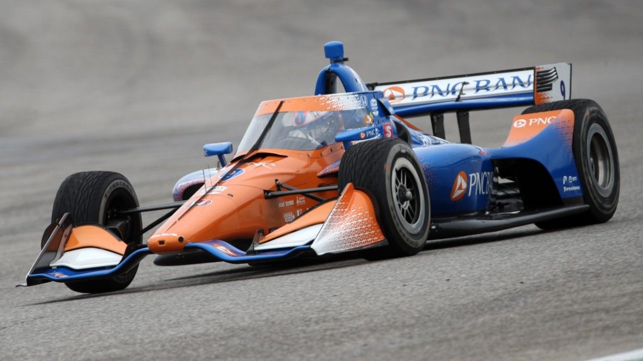 Scott Dixon lidera los calurosos y accidentados libres de Texas; Palou 14º