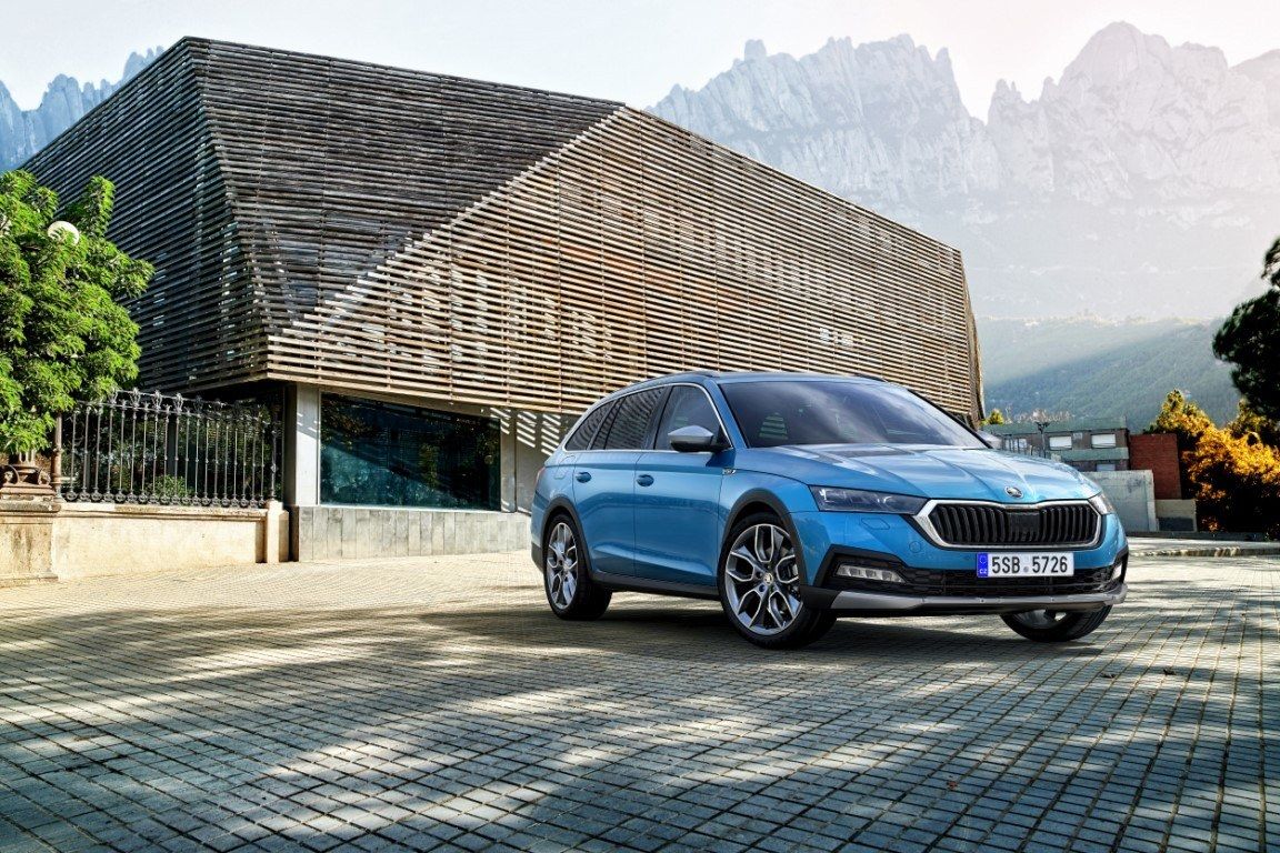 Skoda Octavia Scout 2020, se estrena la variante crossover con cinco mecánicas