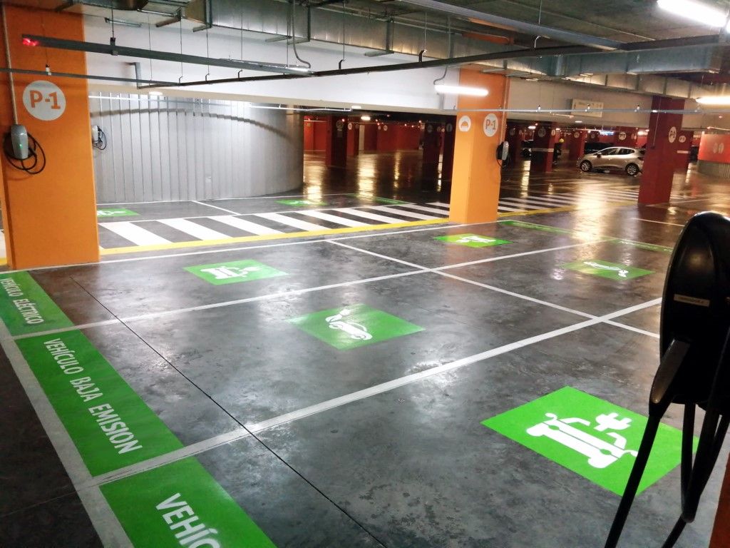 Torre Sevilla amplía su red de cargadores de coches eléctricos