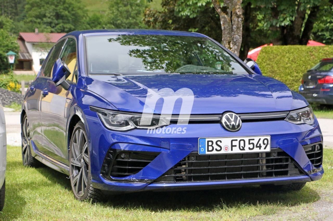 El nuevo Volkswagen Golf R 2021 vuelve a posar al descubierto en fotos espía