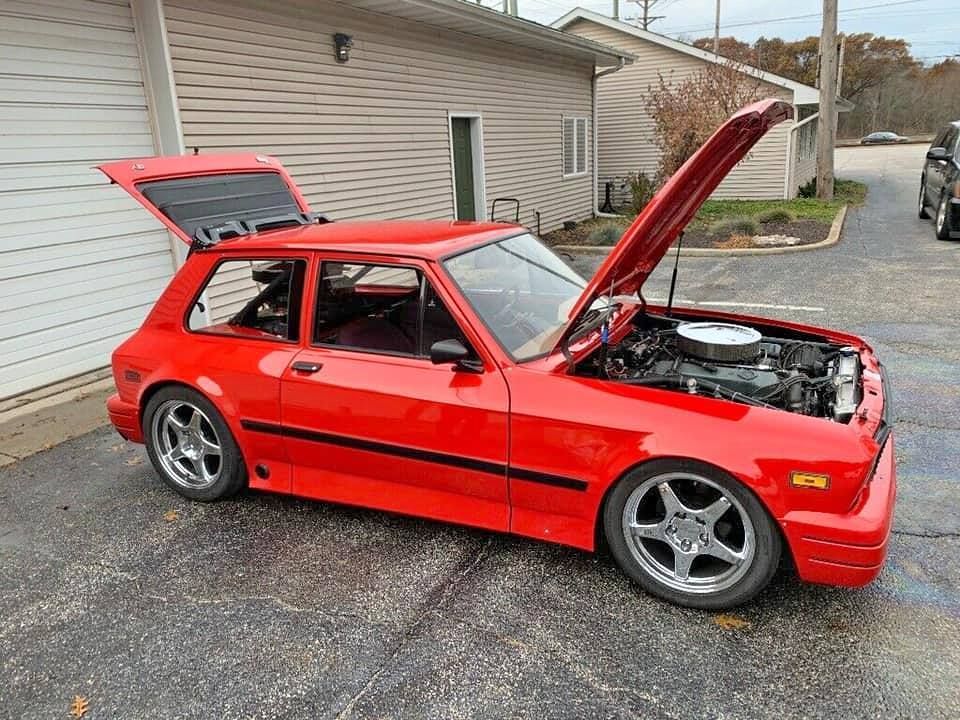 Este Yugo tiene 900 CV y tracción total gracias a dos motores V8, y lo venden