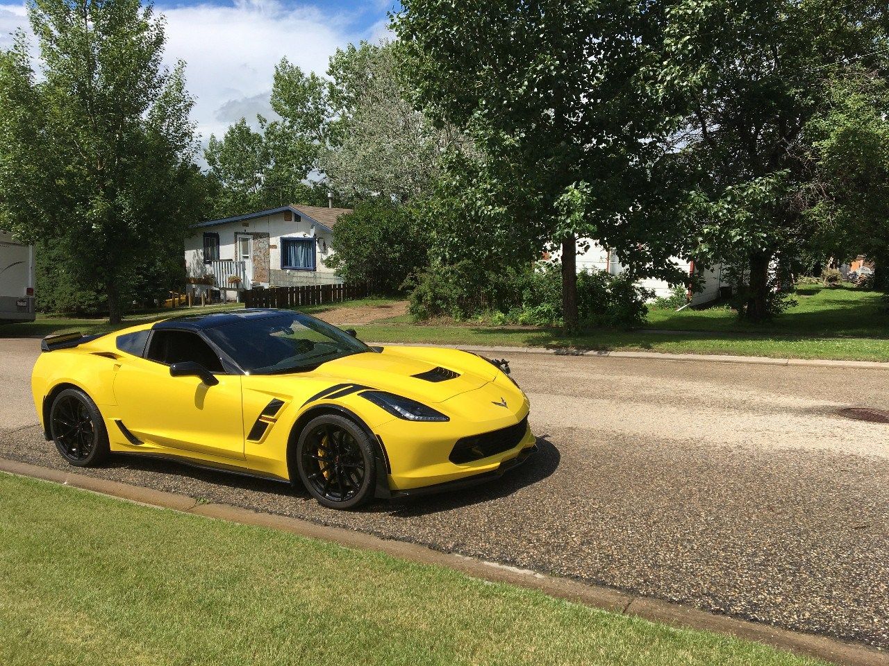 Un hombre casi ciego recupera la visión y lo primero que hace es comprarse un Corvette