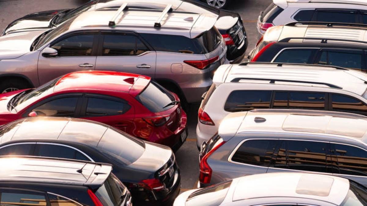 ¿Hay multa por dejar el coche aparcado mucho tiempo?