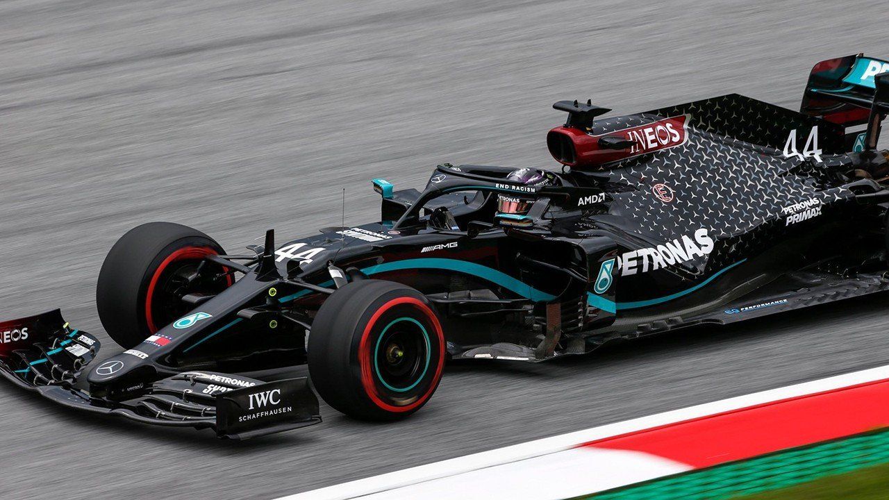 Hamilton y Bottas completan el pleno en los últimos libres