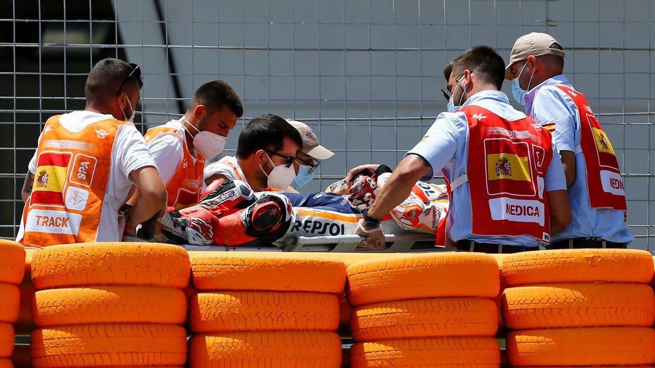 Marc Márquez es intervenido con éxito de su húmero y apunta a Brno